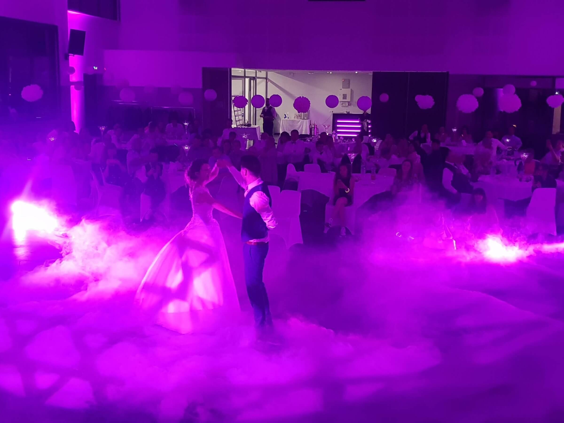 L’éclairage de salle pour un mariage.